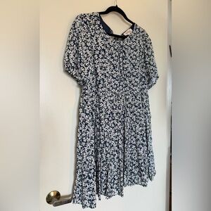NWT Floral Print Listicle Short Sleeve Tiered Mini Dress with Pockets. Large
